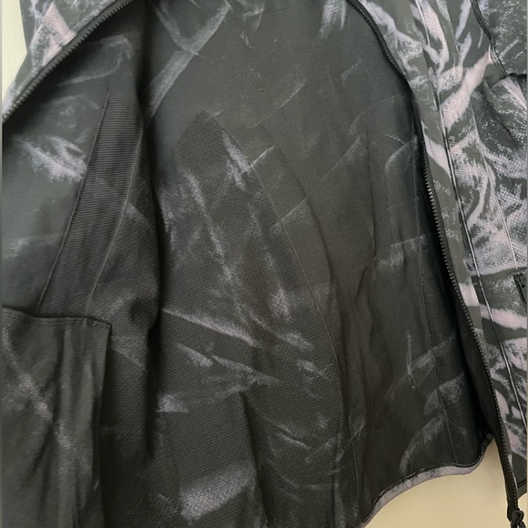 Women’s: Lululemon Zip Up Jacket (Size: 12) - Picture 5 of 6